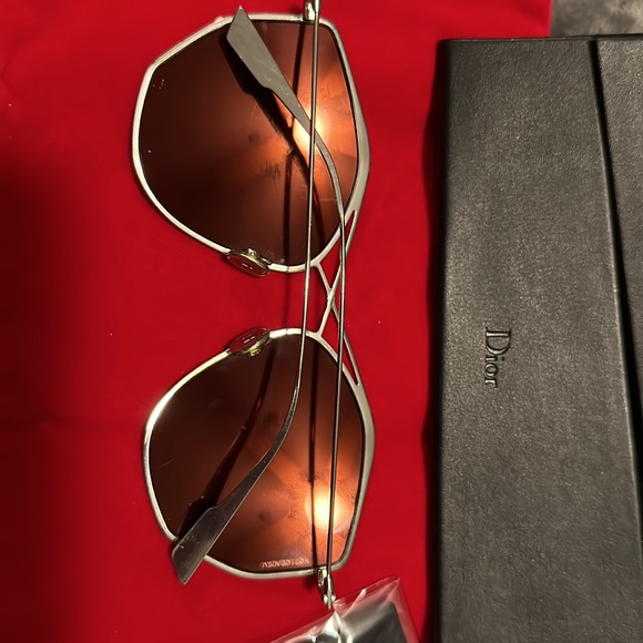 Dior Sunglasses 🕶️ with case - Picture 6 of 11
